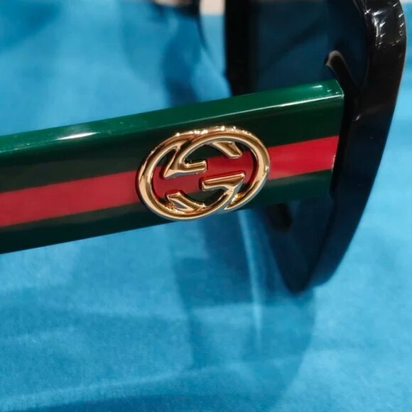 Gucci Oversized Square Black Sunglasses with Velvet Case - Picture 5 of 6